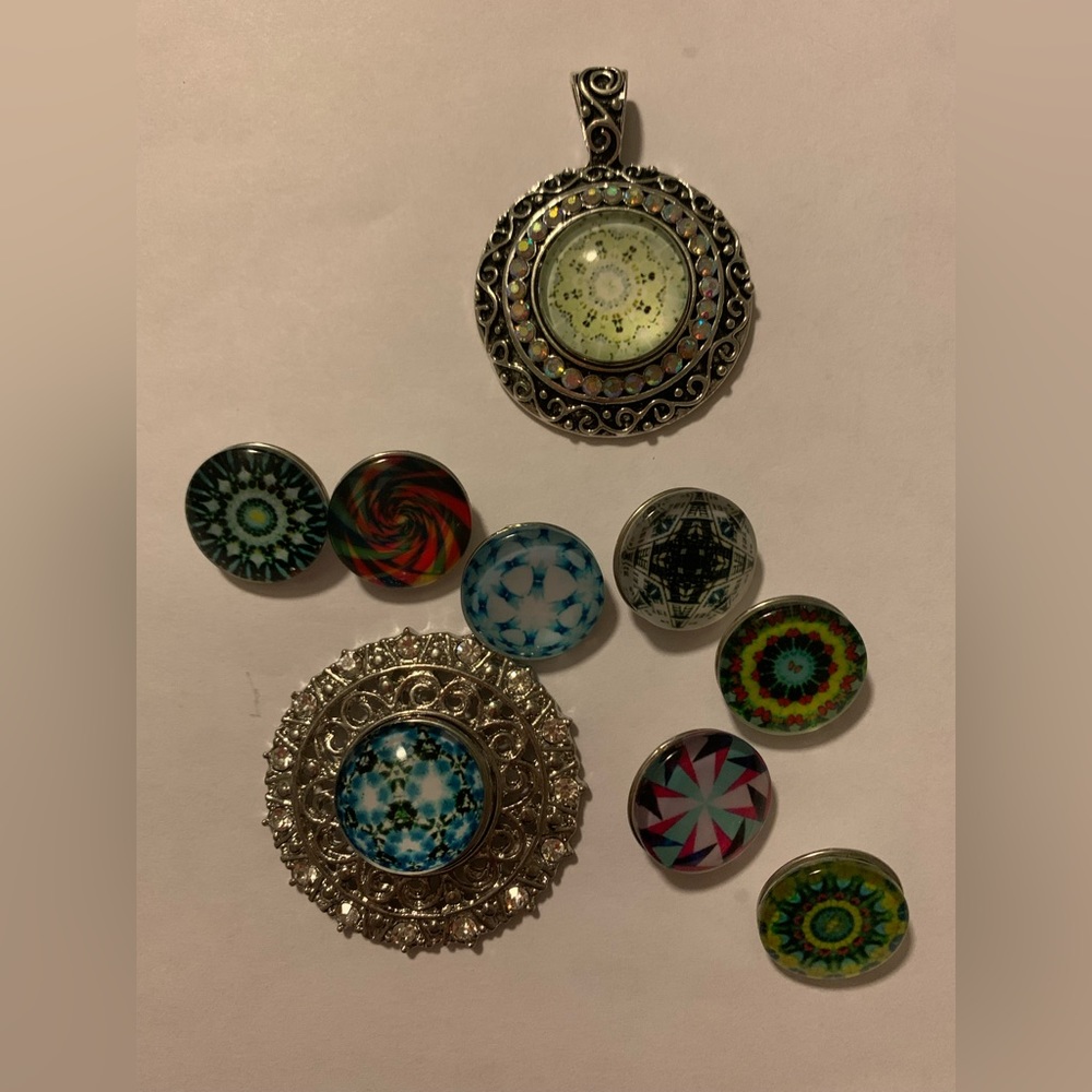 Ginger snap compatible interchangeable snaps and pendant
